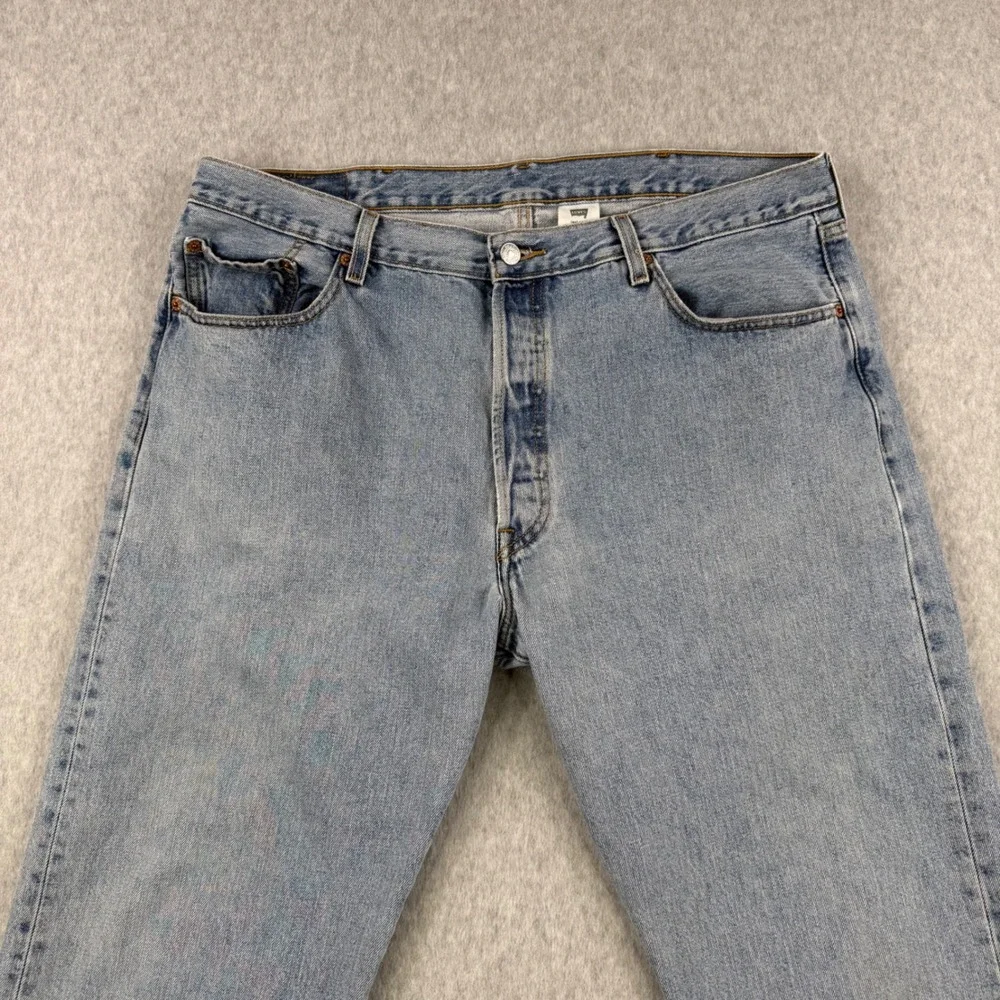 Vintage Levis Jeans Mens Fits 40x30 Blue 501 Straight Leg Y2K Button Fly Denim